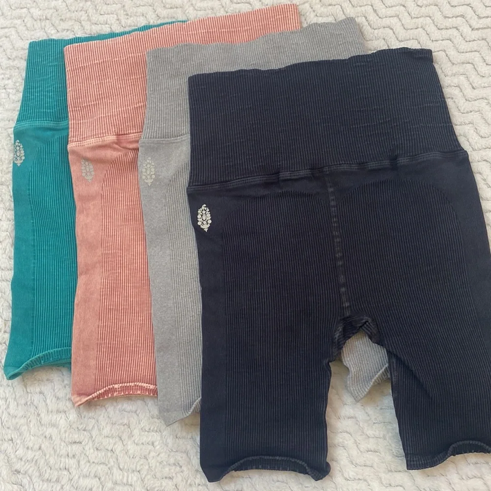 NEW RESTOCK 🌺free people Ultra High-Rise 7/8 Happiness Runs bike short - Picture 5 of 12